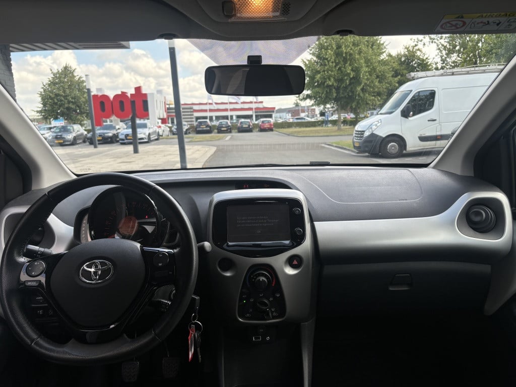 Toyota Aygo 1.0 vvt-i x-play // 1e eigenaar // 16.000km! //
