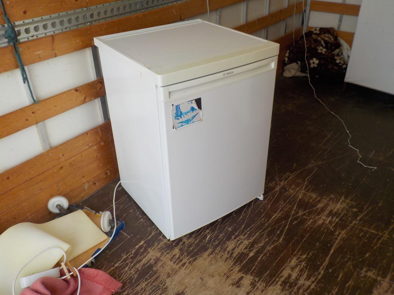 Wat ouder tafelmodel koelkast met klein vriezer er in BOSCH