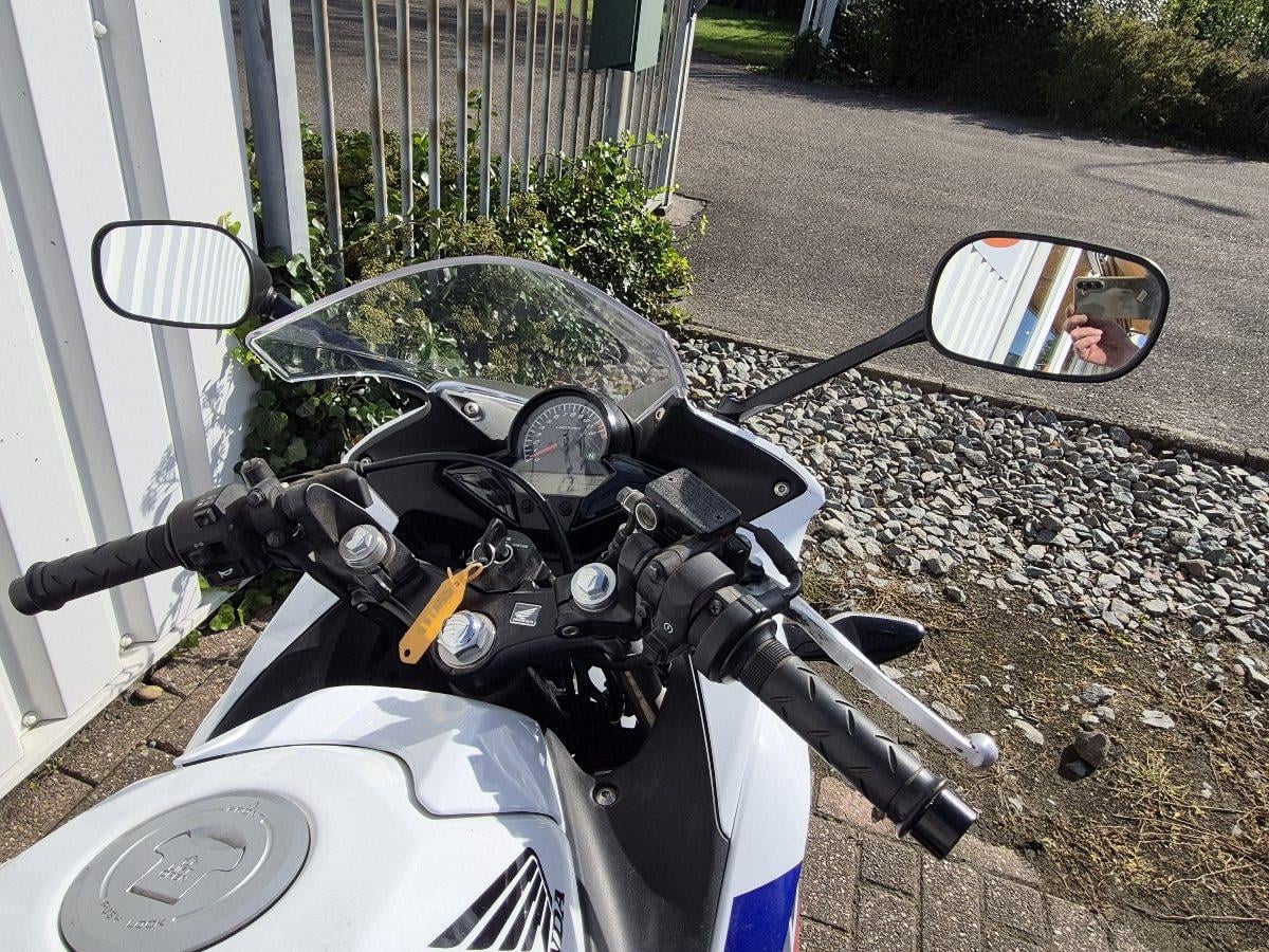 Honda CBR125R uit 2016 met weinig Km