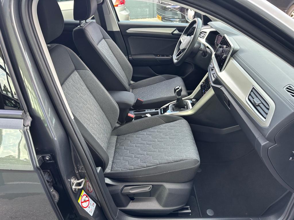 Volkswagen T-roc 1.5 tsi 150pk move | navi | carplay | stoelverwarming | ri