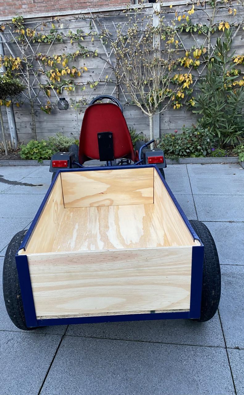 Skelter ( mammoet) met kar.