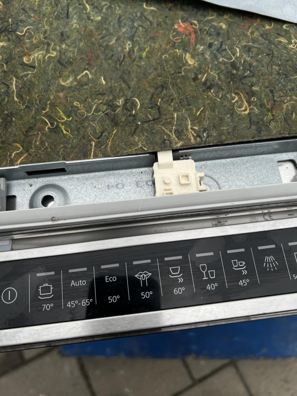 Bijna Niet gebruikte A+++ klasse Siemens inbouw vaatwasser 83x60 cm.