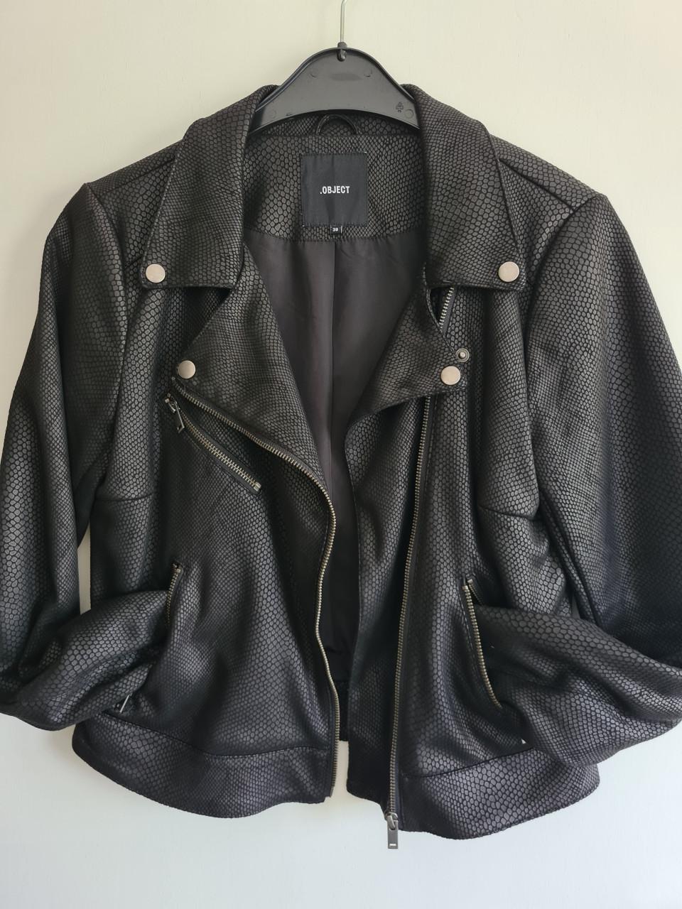 Object zwart imitatie leren bikerjasje Maat M