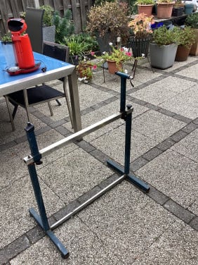 Reparatiesteun geschikt voor  ouder model race-fietsen.   Verstelbaar.