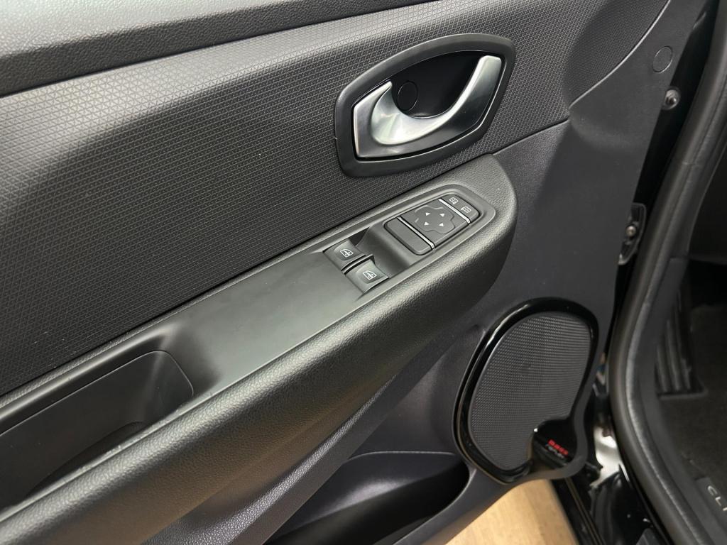 Renault Clio estate occasion 0.9 tce limited | zwart | airco | tweedehands 