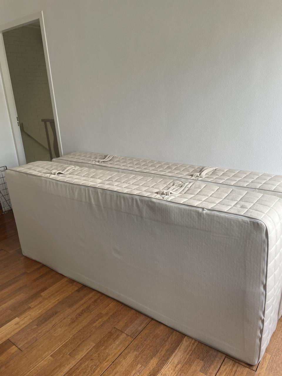 DIKKE MATRASSEN VOOR LOGEERKAMER OF SPEELKAMER