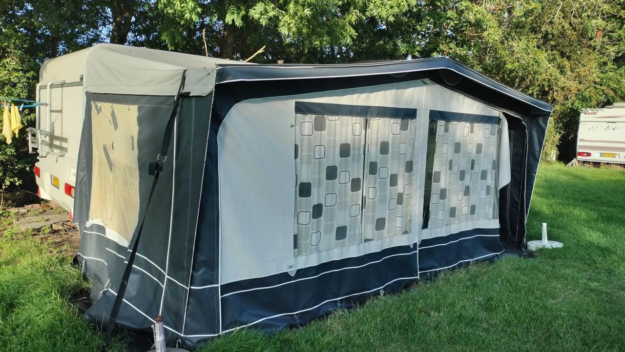 Adria 520 1999 met voortent