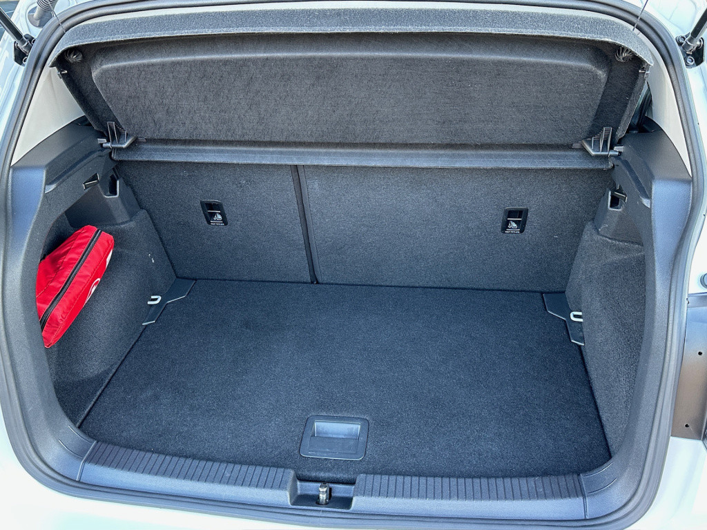 Volkswagen T-cross 1.0 tsi dsg active | led | camera | carplay | rijklaar i