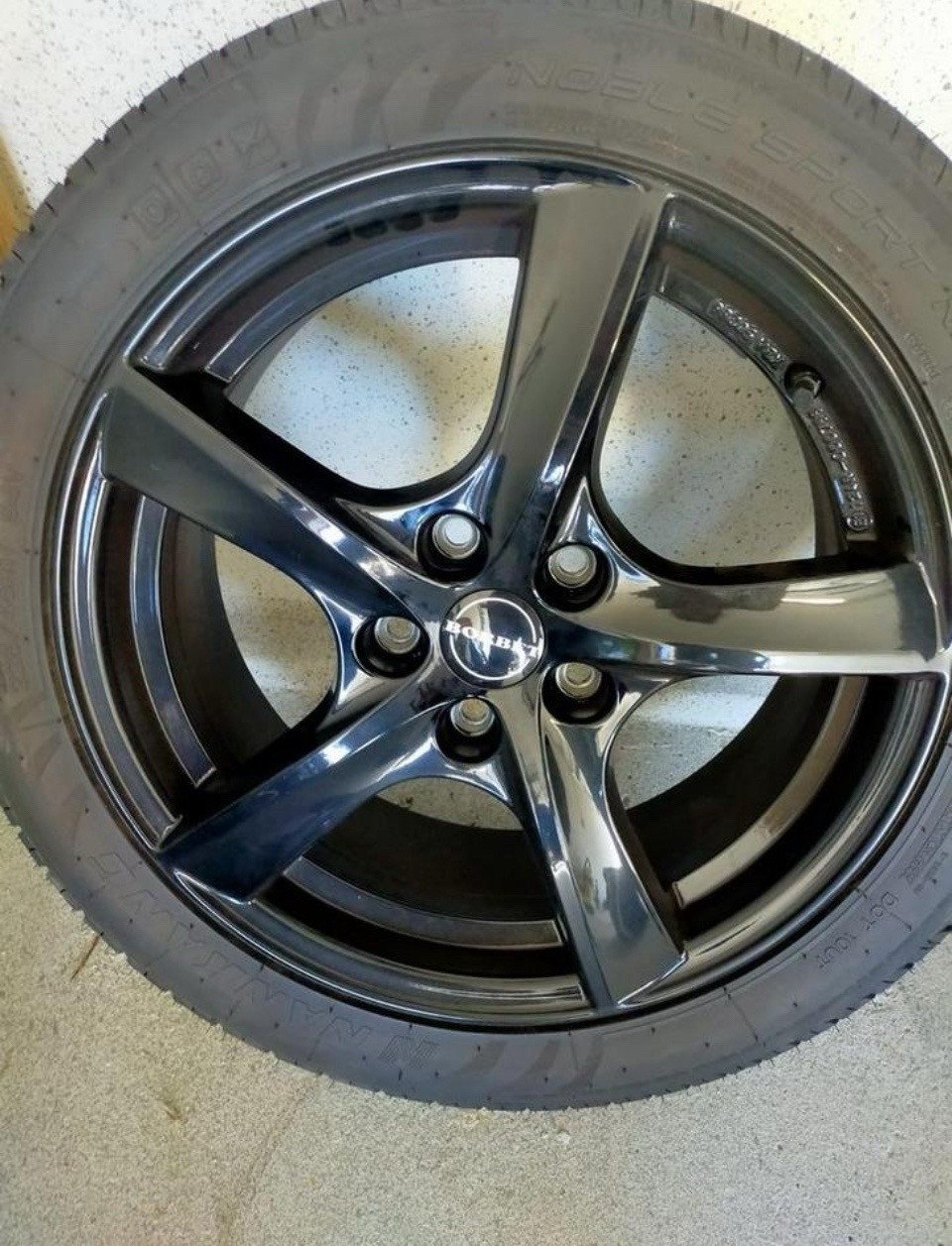 Nieuwe Borbet 17 inch T black velgen met nieuwe banden