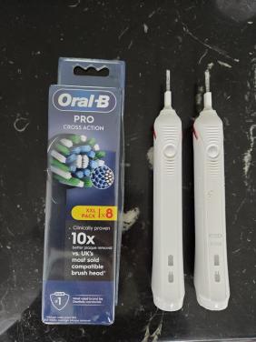 2 Oral B tandenborstelapparaten