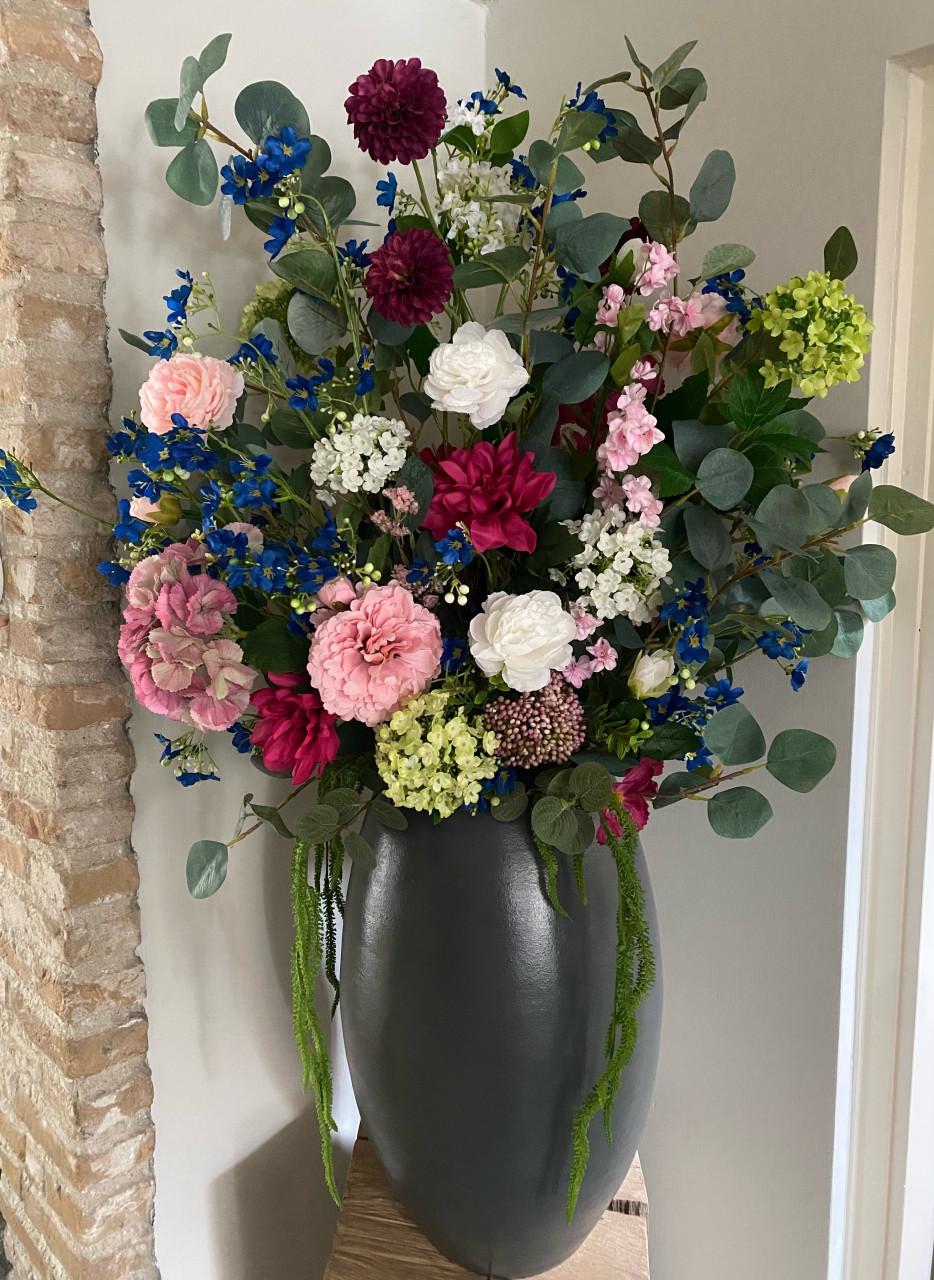 2 mooie hoge vazen nieuwe kunstbloemen