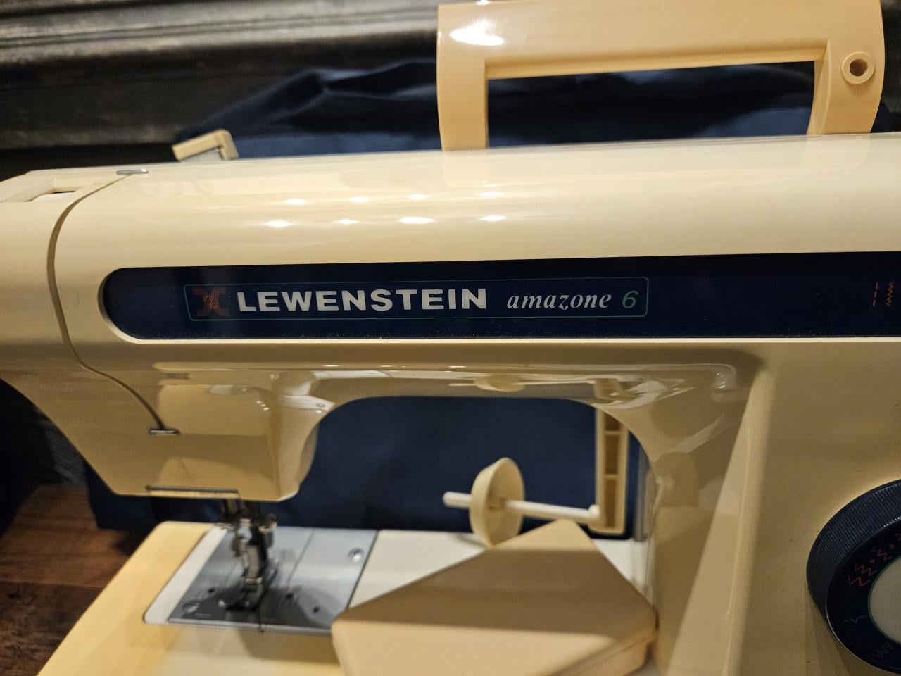 Werkende Lewenstein Amazone 6 Naaimachine - incl onderdelen
