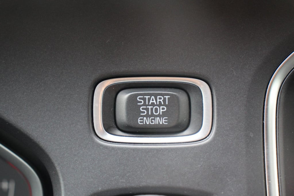 Volvo V40 2.0 t2 momentum - navi - cruise - grootlicht ass - led - pdc - st