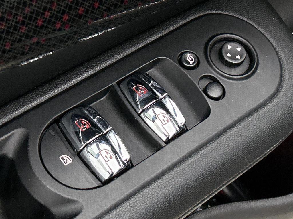 Mini Clubman 2.0 jcw all4 john cooper works | automaat | panoramadak | navi