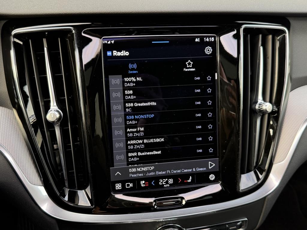 Volvo V60 t6 398pk recharge dark| panodak| adap.cruise| 360camera| trekhaa