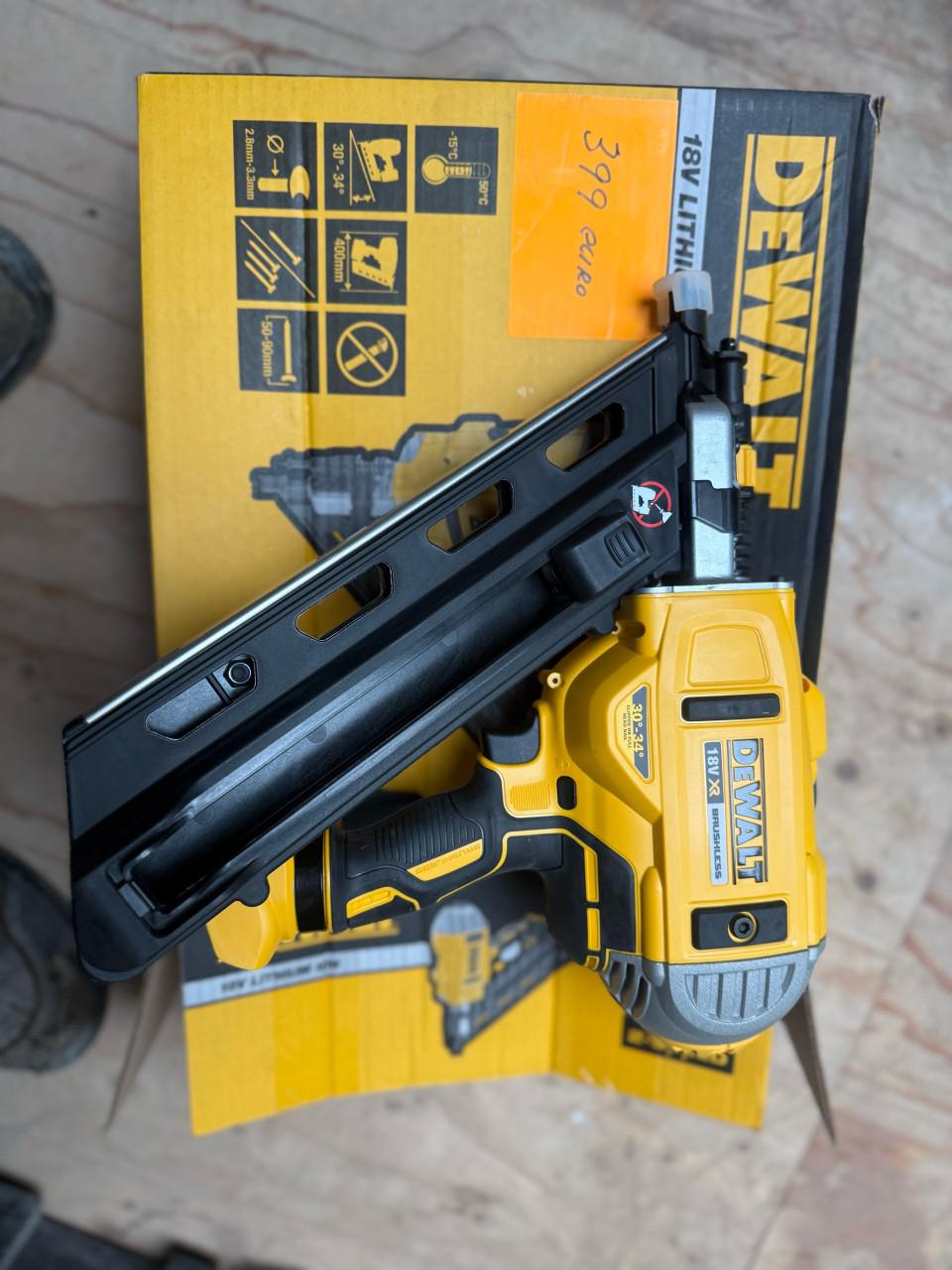 De walt op accu voor spijkers te schieten zonder accus