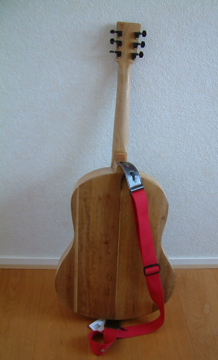 Gitaar jumbo met een super mooie klank   western model