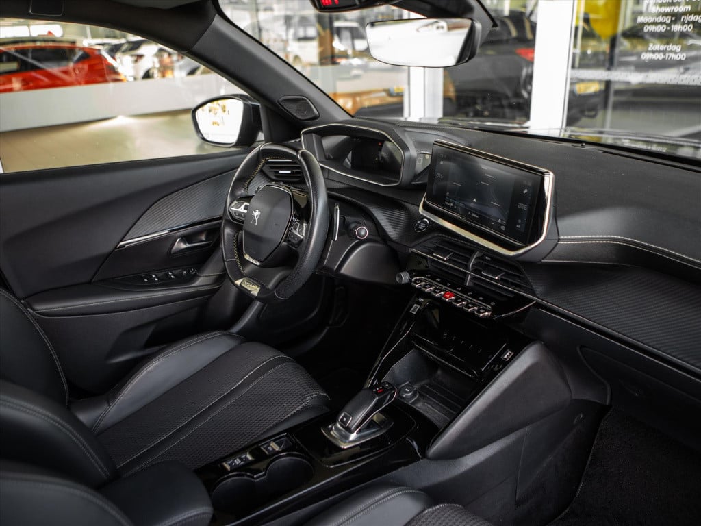 Peugeot 2008 1.2 puretech 130pk gt-line automaat | panoramadak | camera | n