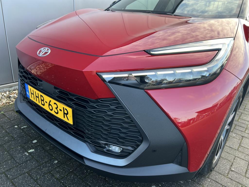 Toyota C-hr 1.8 hybr 140 first