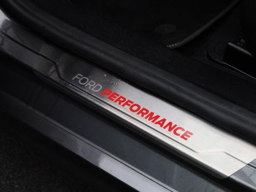 Ford Fiesta 1.5 ecoboost st-3 panoramadak | winterpack | b&o soundsystem | 