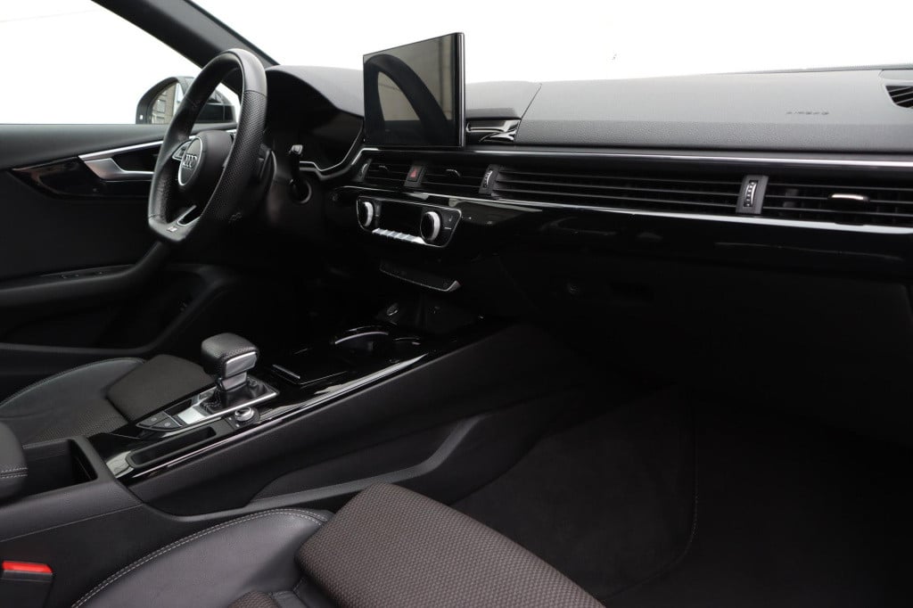 Audi A4 avant 35 tfsi 150pk s tronic s edition competition