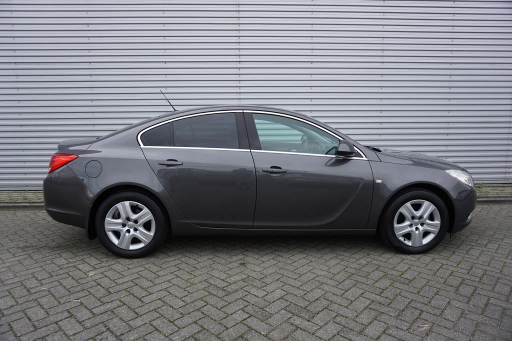 Opel Insignia 1.8 edition climate / cruise controle / parkeersensor