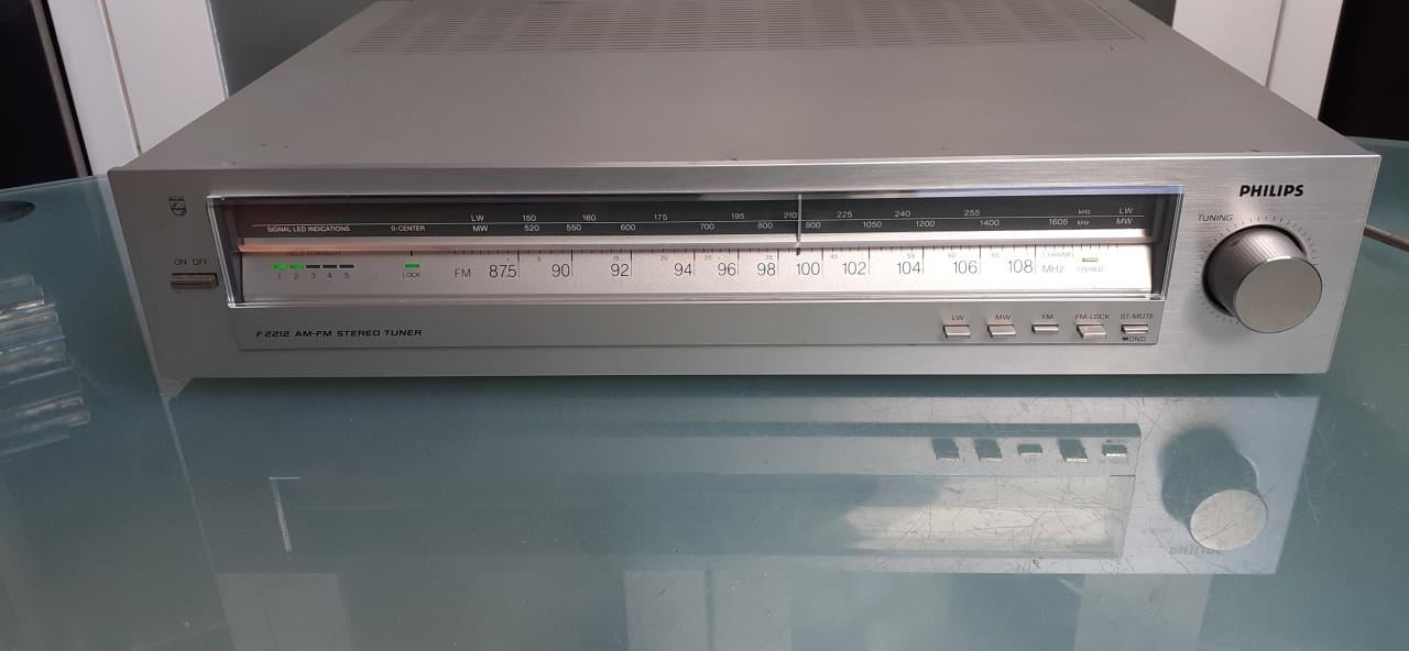 Philips F2212 vintage tuner