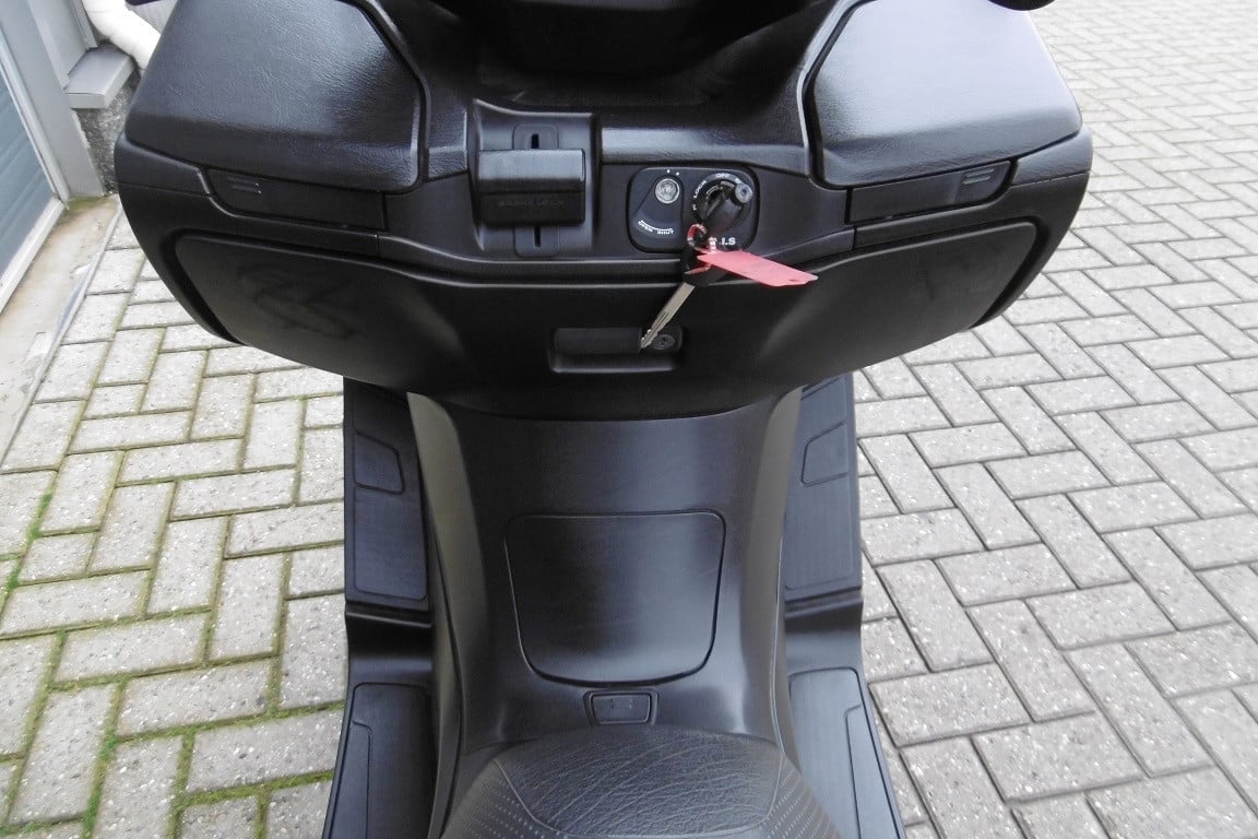 Suzuki AN400 Burgman uit 2013 met ABS, nette motorscooter, rijklaar €2795,-
