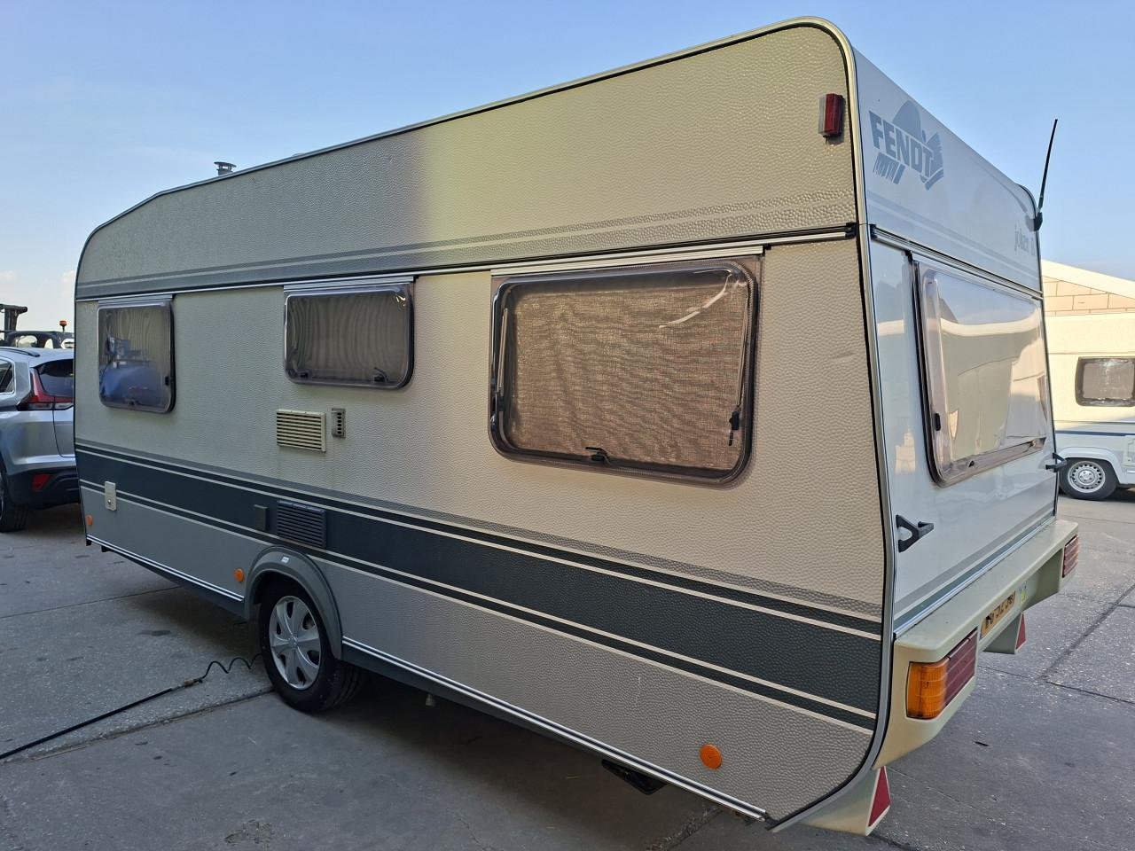 Caravan Fendt Joker 1991 type 495A met voortent en luifel