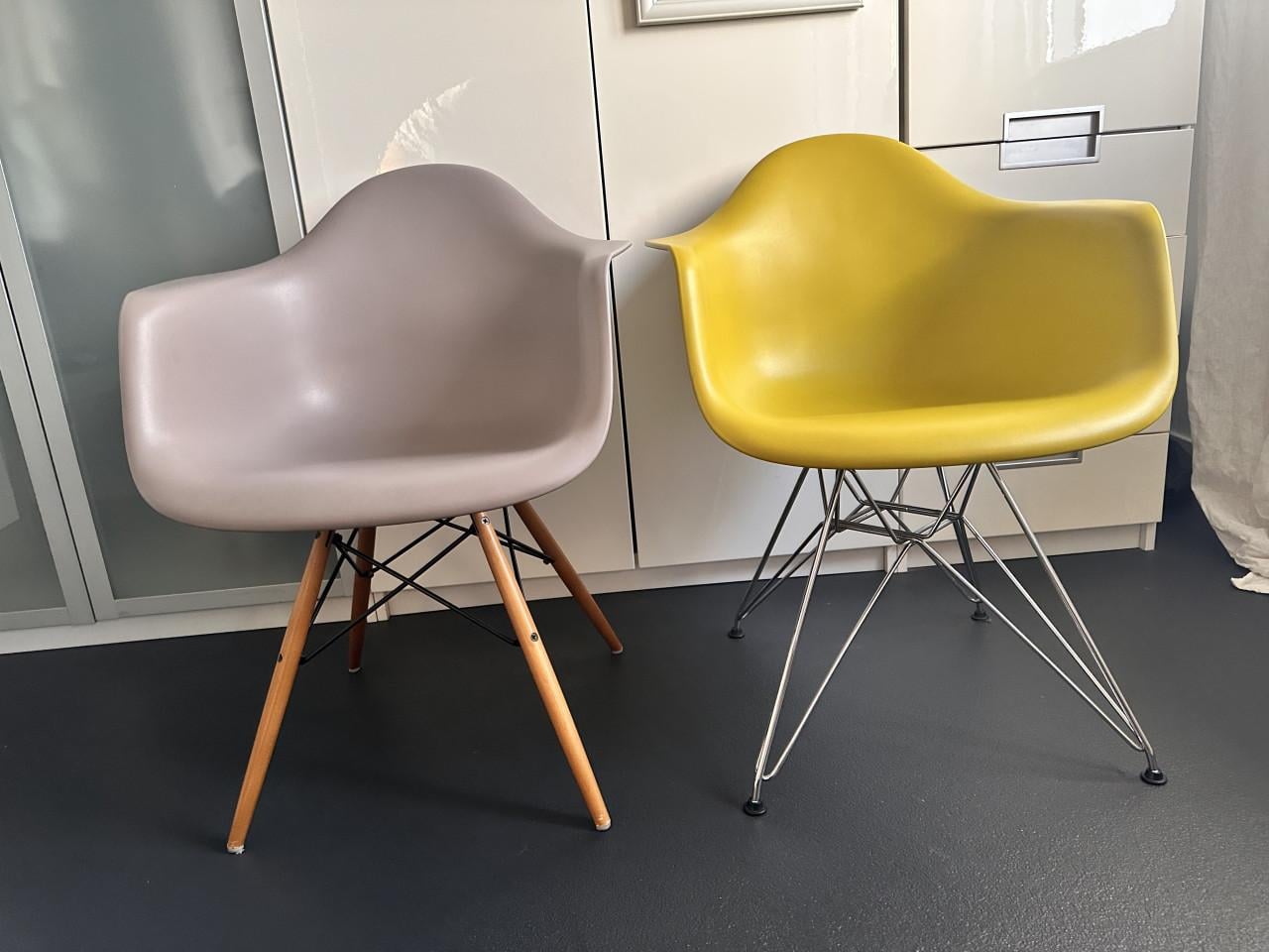 Vitra Eames Stoelen DAW en DAR designstoelen