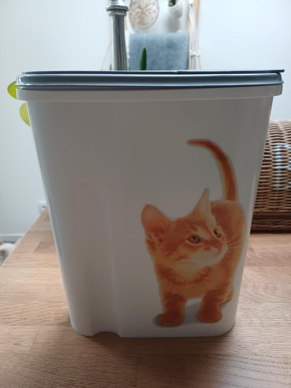 Licht verkleurde Curver Voerton voor Kattenbrokjes - 5,50