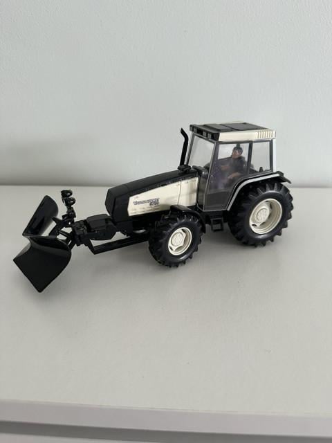 Verzameling landbouw miniaturen, o.a. Fendt & Valtra Valmet