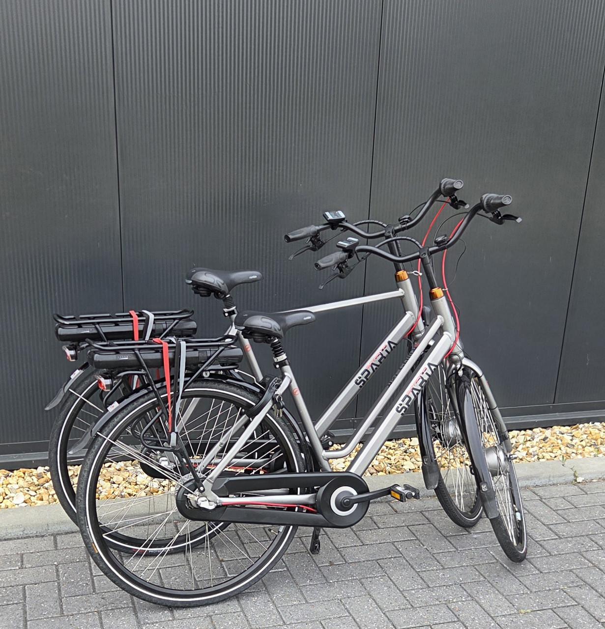 Mooie set Sparta E-Regular dames en herenfiets ebikes 53/57cm 418Wh