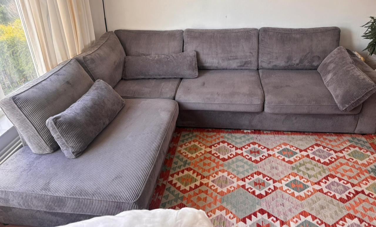 Grijze hoekbank 300 x 240 cm in goede staat