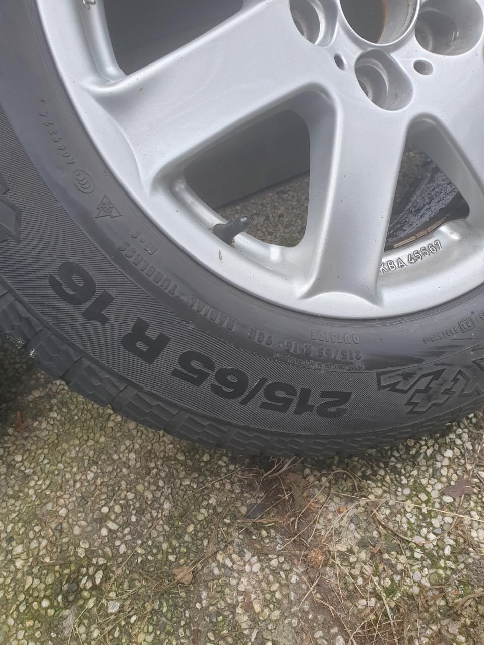 Velgen met winterbanden 215/65R16 voor golf enz