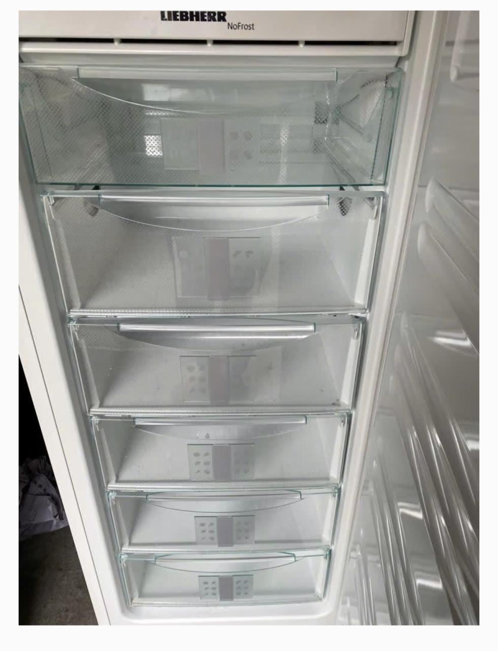Liebherr NoFrost vrieskast 150x60 cm. Inhoud vriezer 226 liter