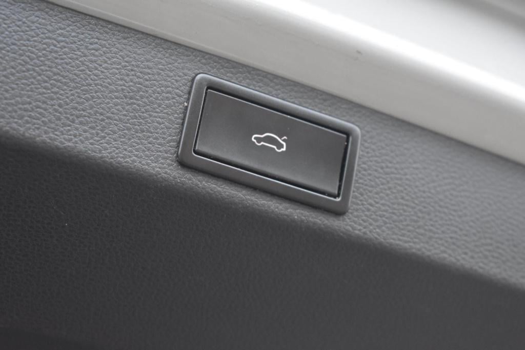 Skoda Karoq 1.5 tsi act sportline | trekhaak | camera | nap | canton | appl