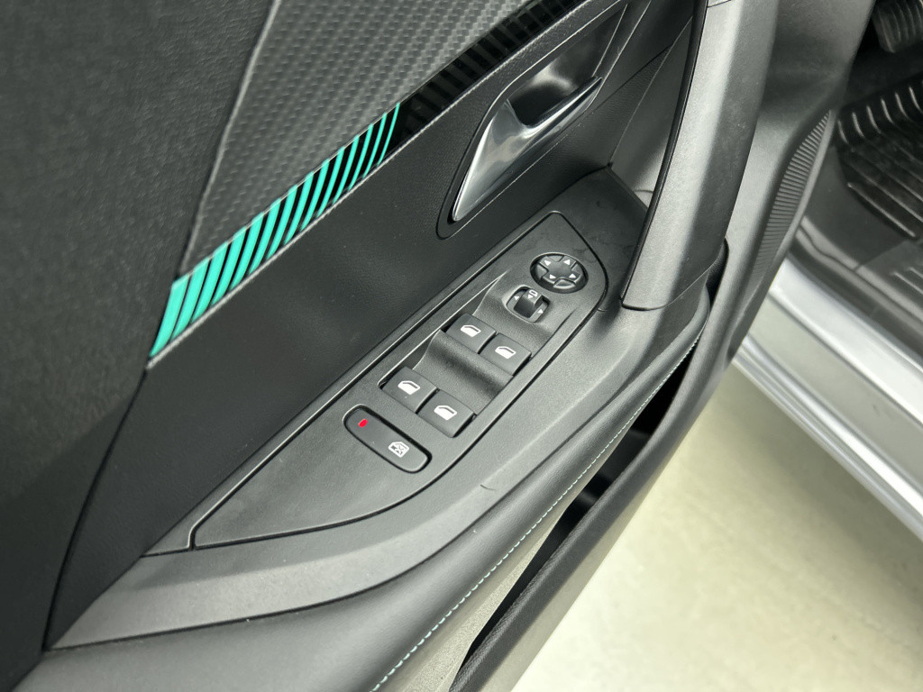 Peugeot 2008 130pk automaat allure pack | rijklaar | navigatie | parkeercam