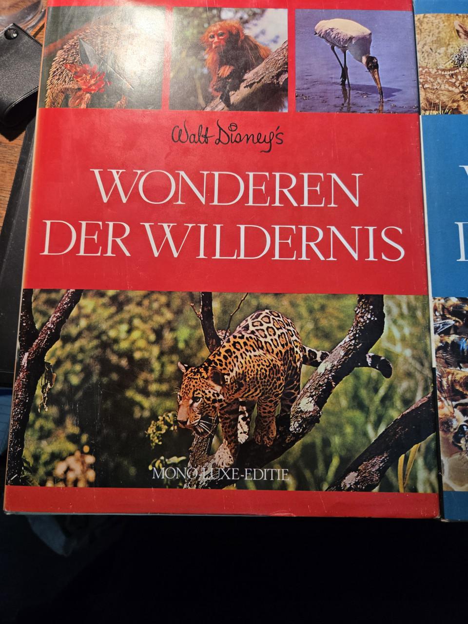 Twee boeken  van Walt Disney's True-Life Adventures-filmserie. 1975