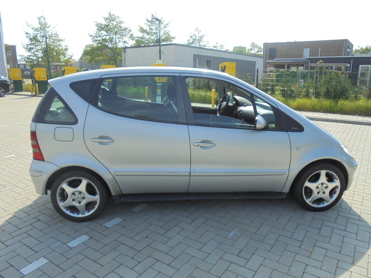 A 190 lang 92 Kw ( 125 Pk )Apk en 141.840 kilometer met N.A.P nette auto