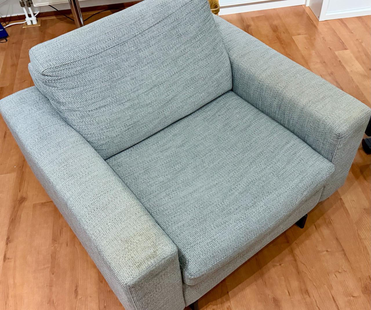 Fauteuil van Zuiver livhtgrijs