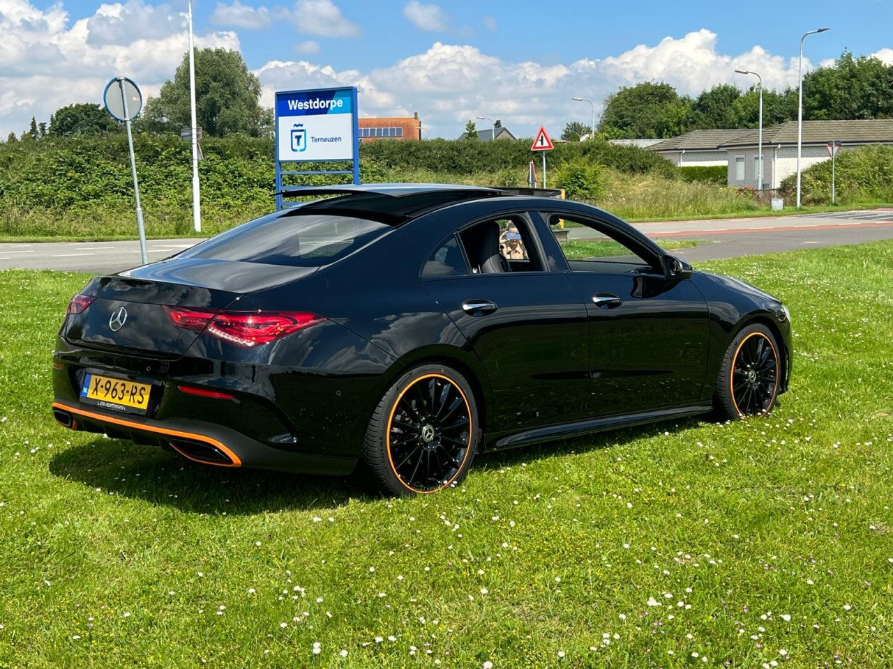 Mercedes cla orange edition