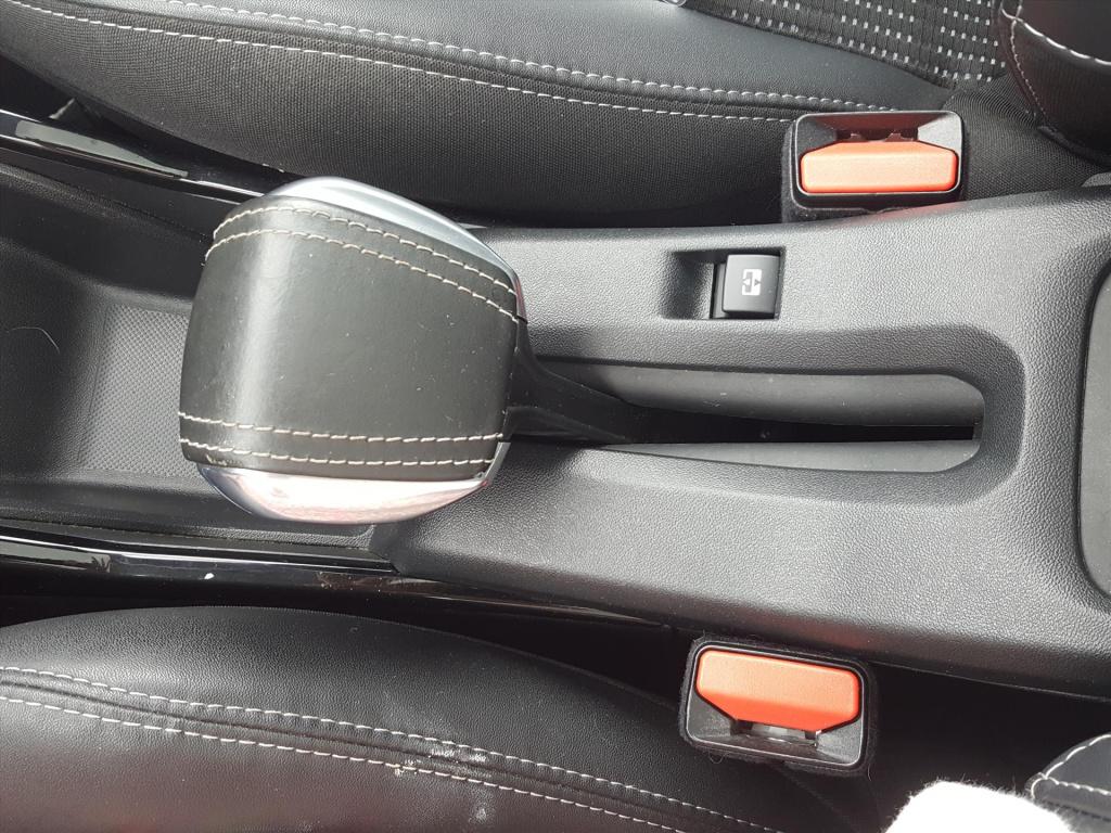 Peugeot 2008 allure1.2 puretech 110pk navigatie | cruise & climate control 