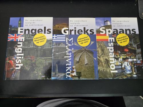 3 boeken:   taalgidsen in zakformaat Engels, Grieks en Spaans Zgan