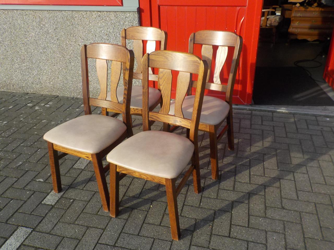 4 skai  eetkamer stoelen in zeer goede staat . mooie kwaliteit