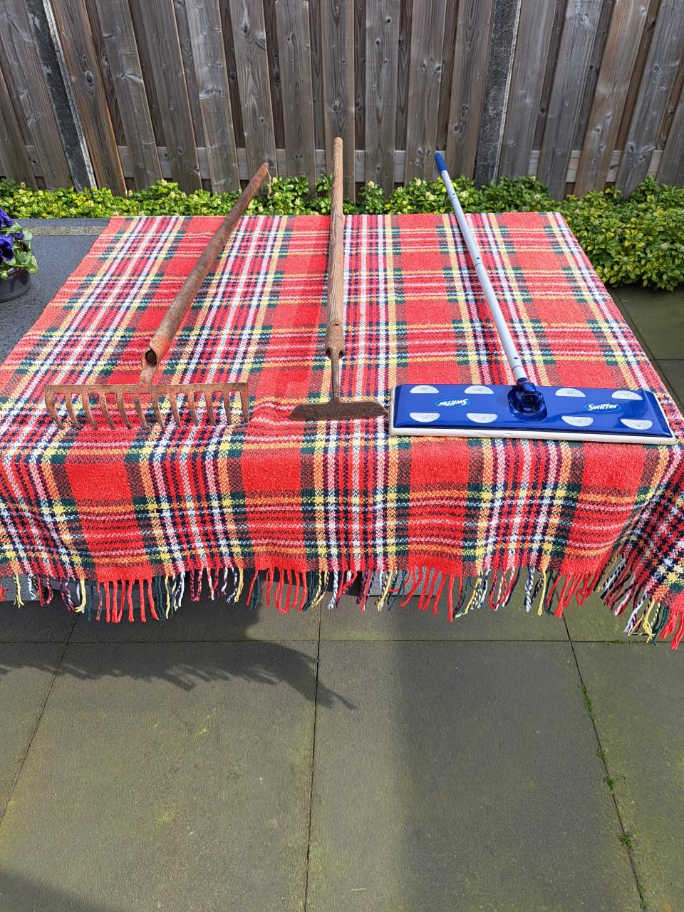 Tuingereedschap en swiffer voor de starter, etc.