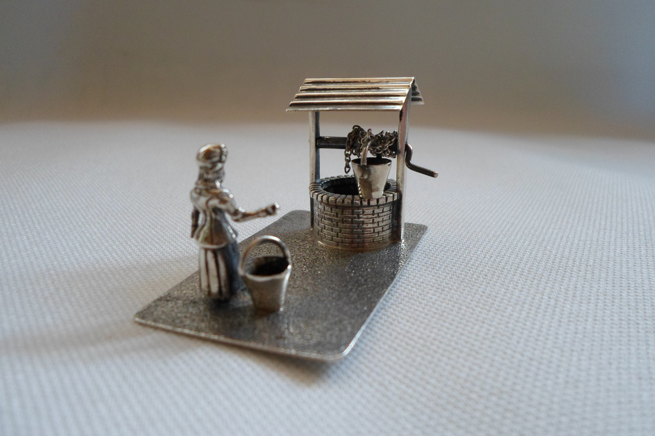 Zilver Miniatuur Vrouw Waterput