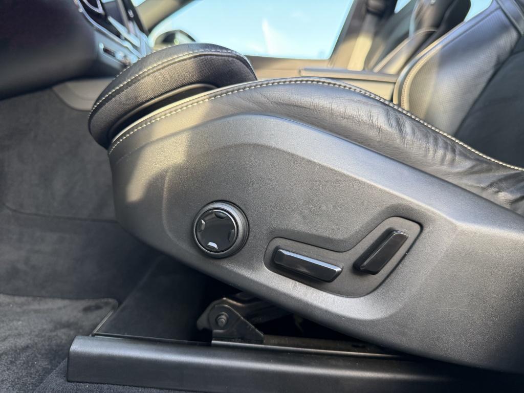 Volvo XC60 t8 390pk recharge r-design| panodak| luchtvering| trekhaak| came