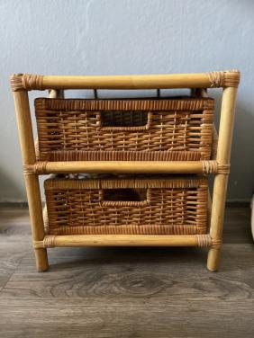 Superleuk oud rotan kastje met twee laadjes