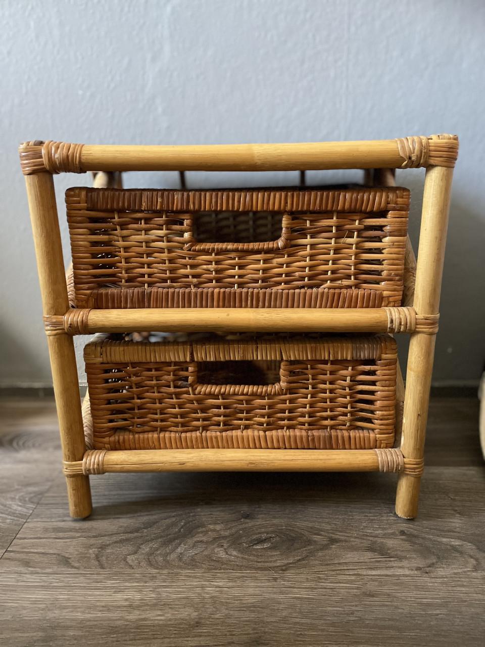Superleuk oud rotan kastje met twee laadjes